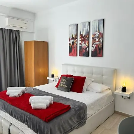 Marvel In The Centre *