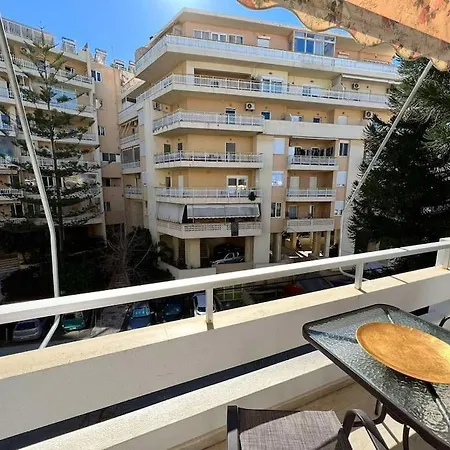 Marvel In The Centre Daire *